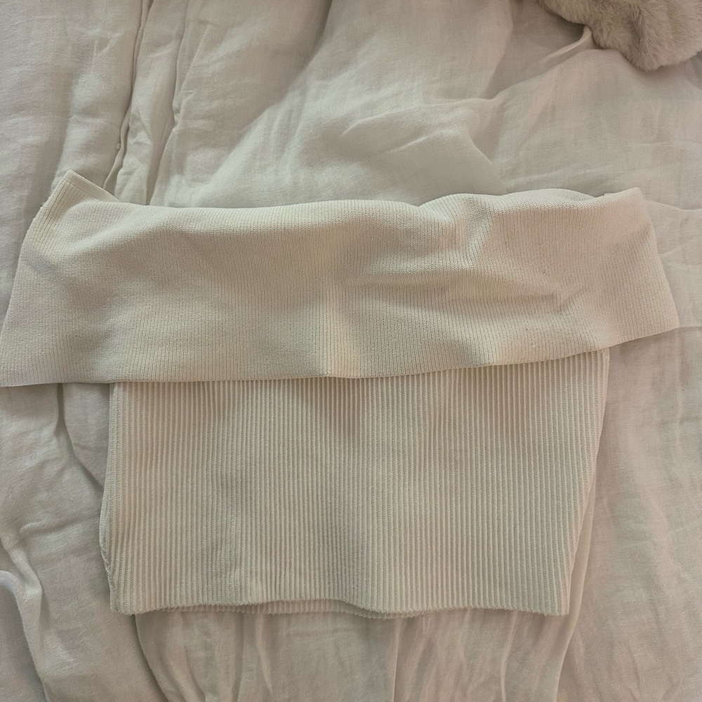 Aritzia Off the shoulder top